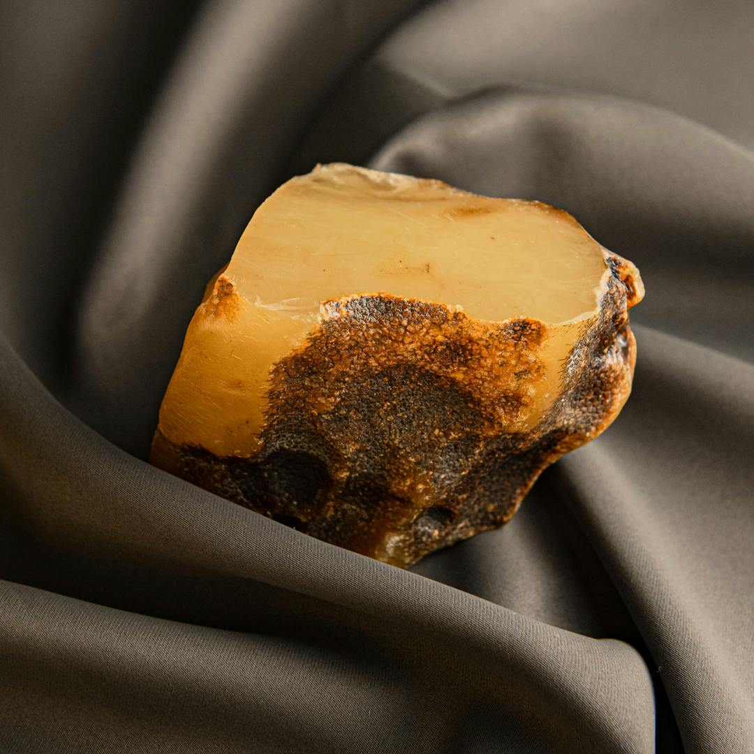 Natural amber stone W - 225.32 grams.